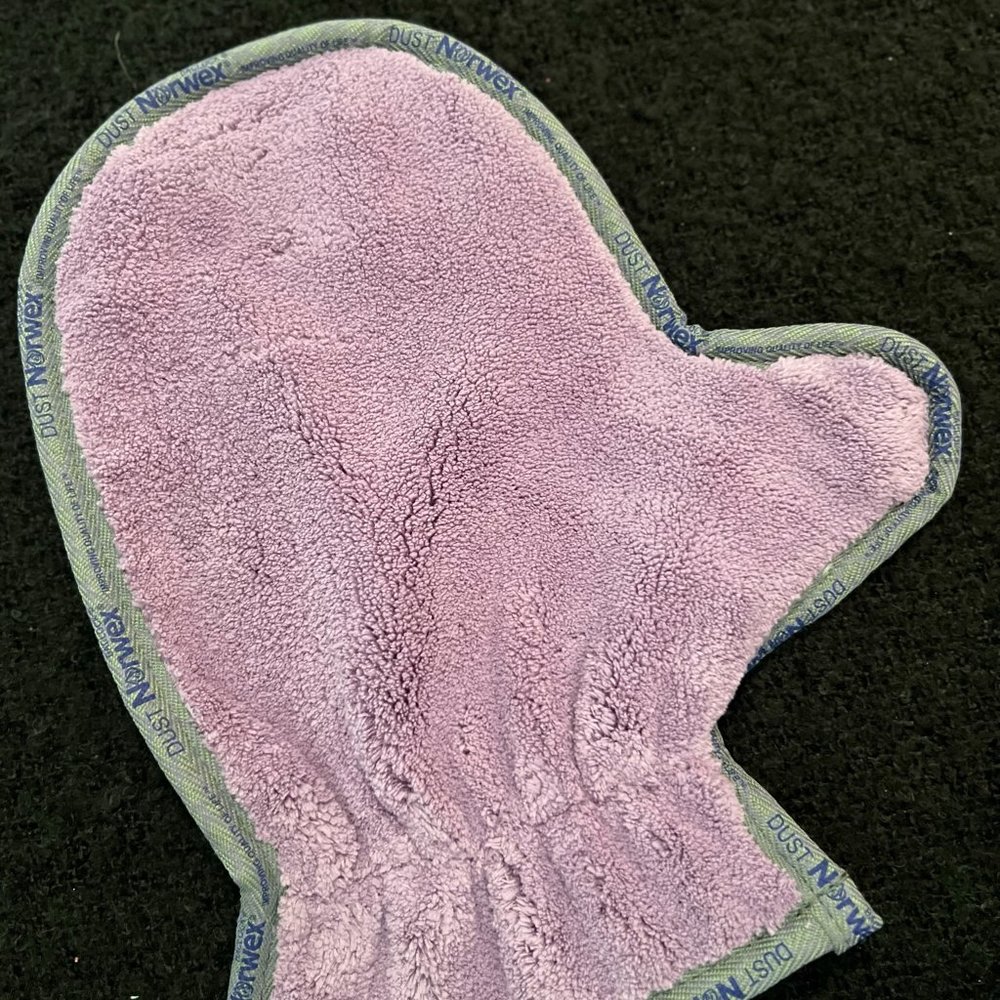 Dusting mitt - Purple (Inventory Sale)
